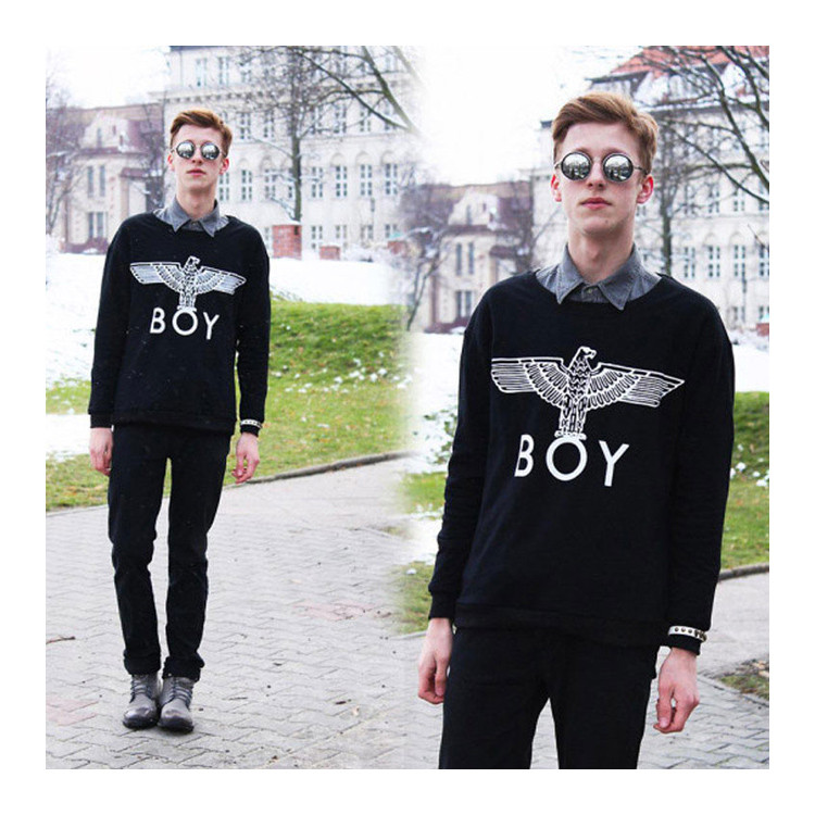 英倫街頭經(jīng)典 BOY LONDON 998 圓領(lǐng)大鷹標(biāo)長袖衛(wèi)衣穿搭指南
